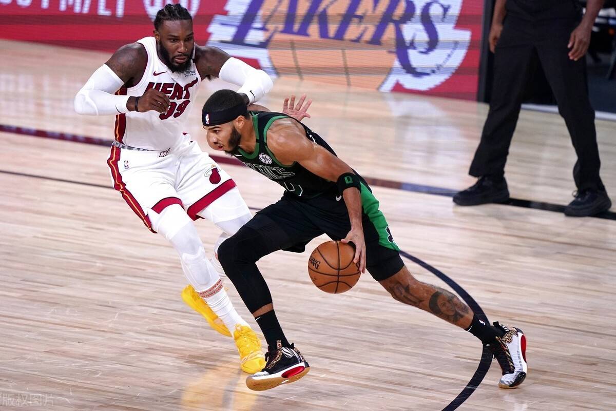 关于清晨突围战来临，上海申花围绕法国杯手感冰凉，引发热议，临场指挥获称赞的信息